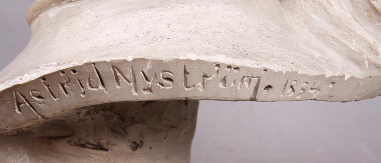 BYST, gips, sign Astrid Nyström 1894.