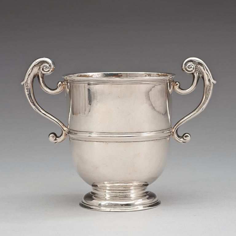 An Irish 18th century silver "Loving cup", marks possibly of Thomas Bolton, Dublin 1714-1715.