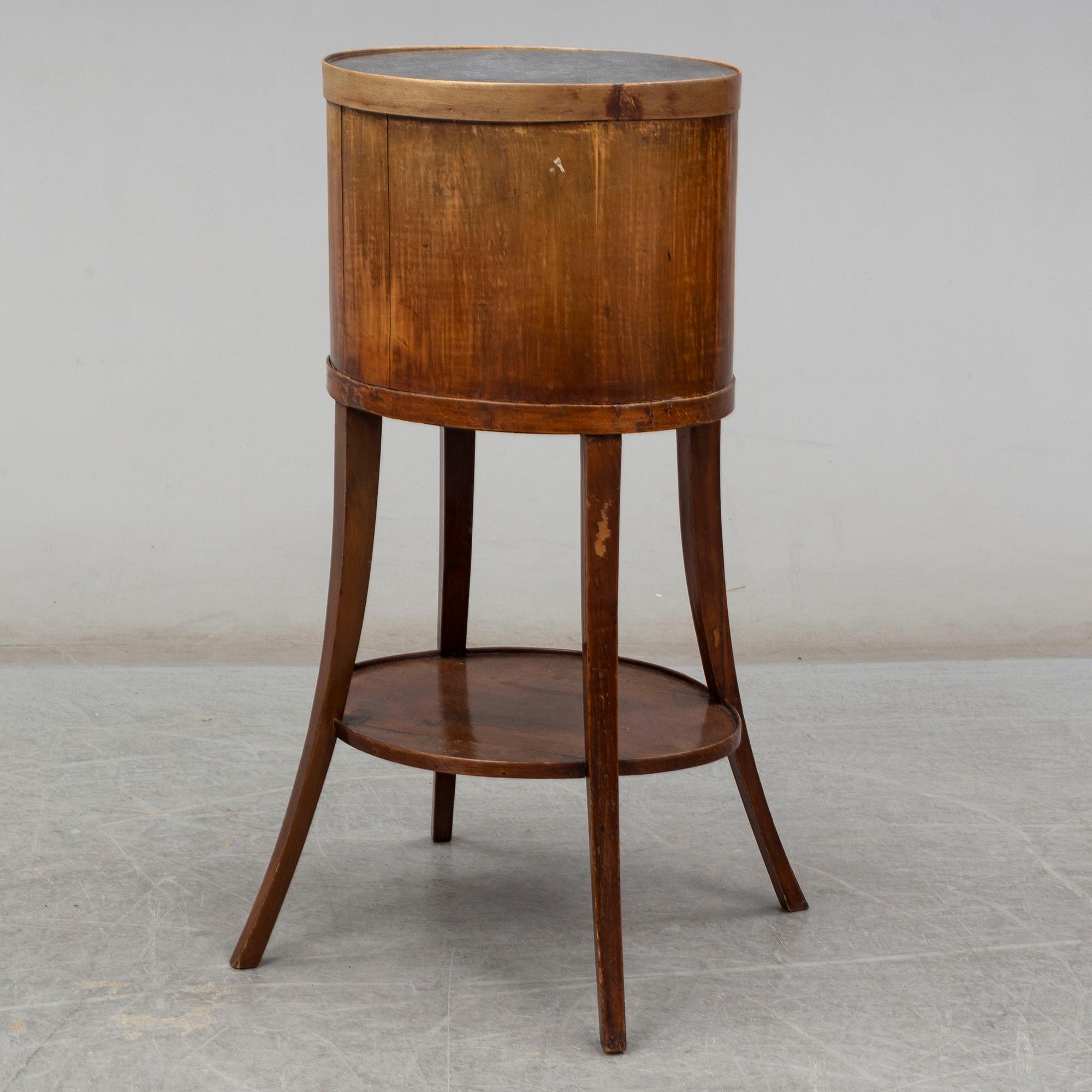 A first half of the 19th century table.