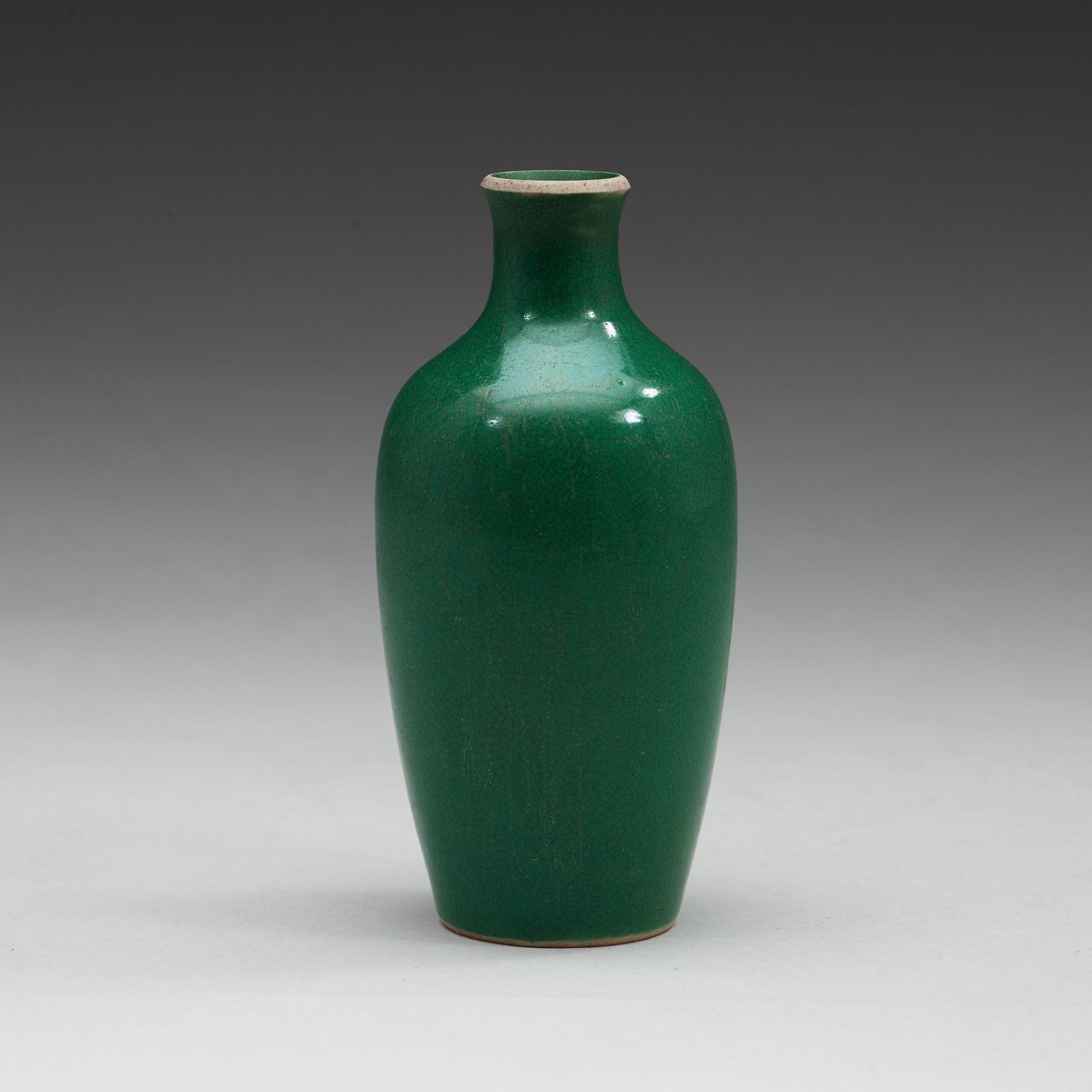 Two monocrome vases, Qing dynasty, 19th Century.
