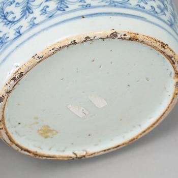 Two blue and white jars, Qing dynasty, 19th Century.