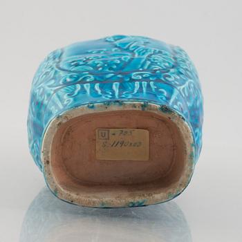 A Chinese turquoise glazed porcelain vase, late Qing dynasty / early 20th century.