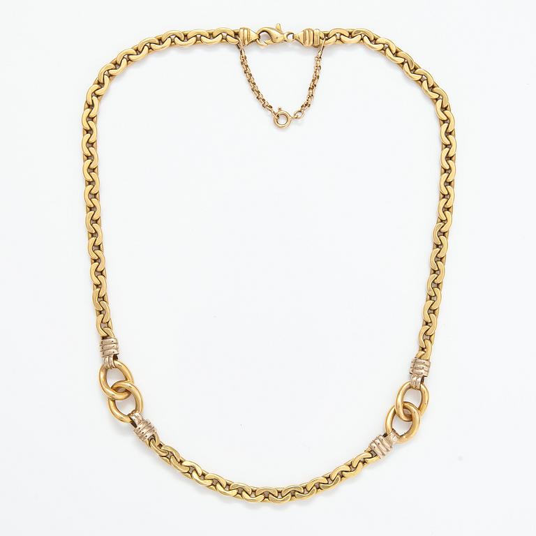 An 18K gold necklace. Made in Italy.