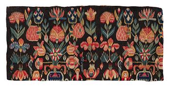 330. A carrige cushion, 'Urnor och par', tapestry weave, c. 82 x 39 cm, around the years 1800-1825.