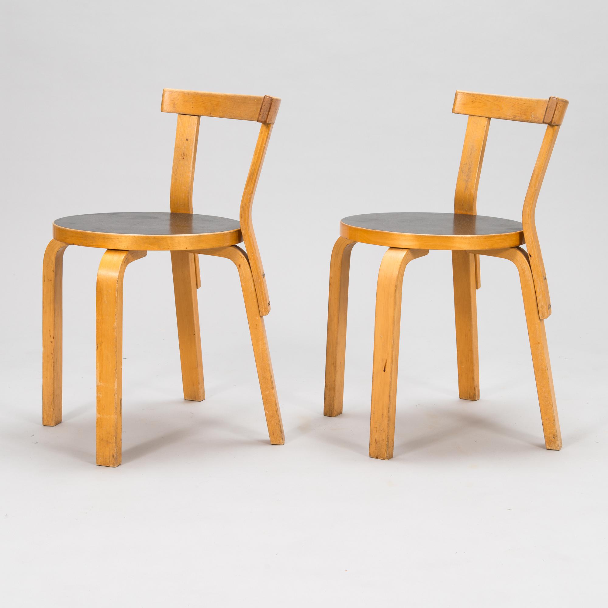 Alvar Aalto, a mid-20th century '81' dining table and four '68' chairs for Artek.