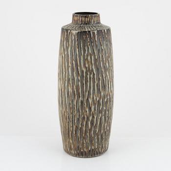 Gunnar Nylund, a "Rubus" stoneware vase, Rörstrand, Sweden.