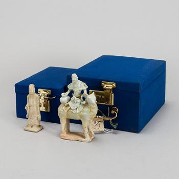 FIGURINER, två stycken, porslin. Sydostasien, Sawankhalok, 14/1500-tal.