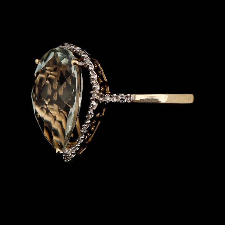 RING, 10K guld, diamanter tot ca 0.03 ct och grön ametist.