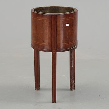 CHAMPAGNEKYLARE / YTTERFODER, engelsk stil, 1900-talets första hälft.