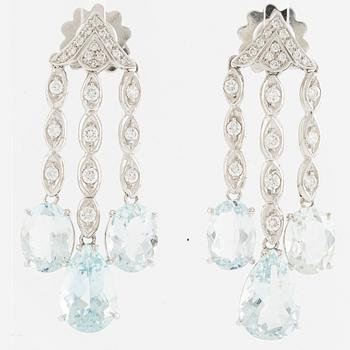 Örhängen, 18K vitguld med akvamariner och briljantslipade diamanter.