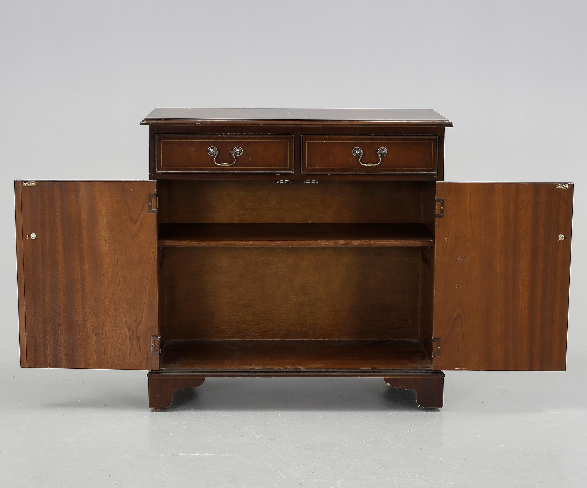 SKÄNK, Engelsk-stil, 1900-talets andra hälft.