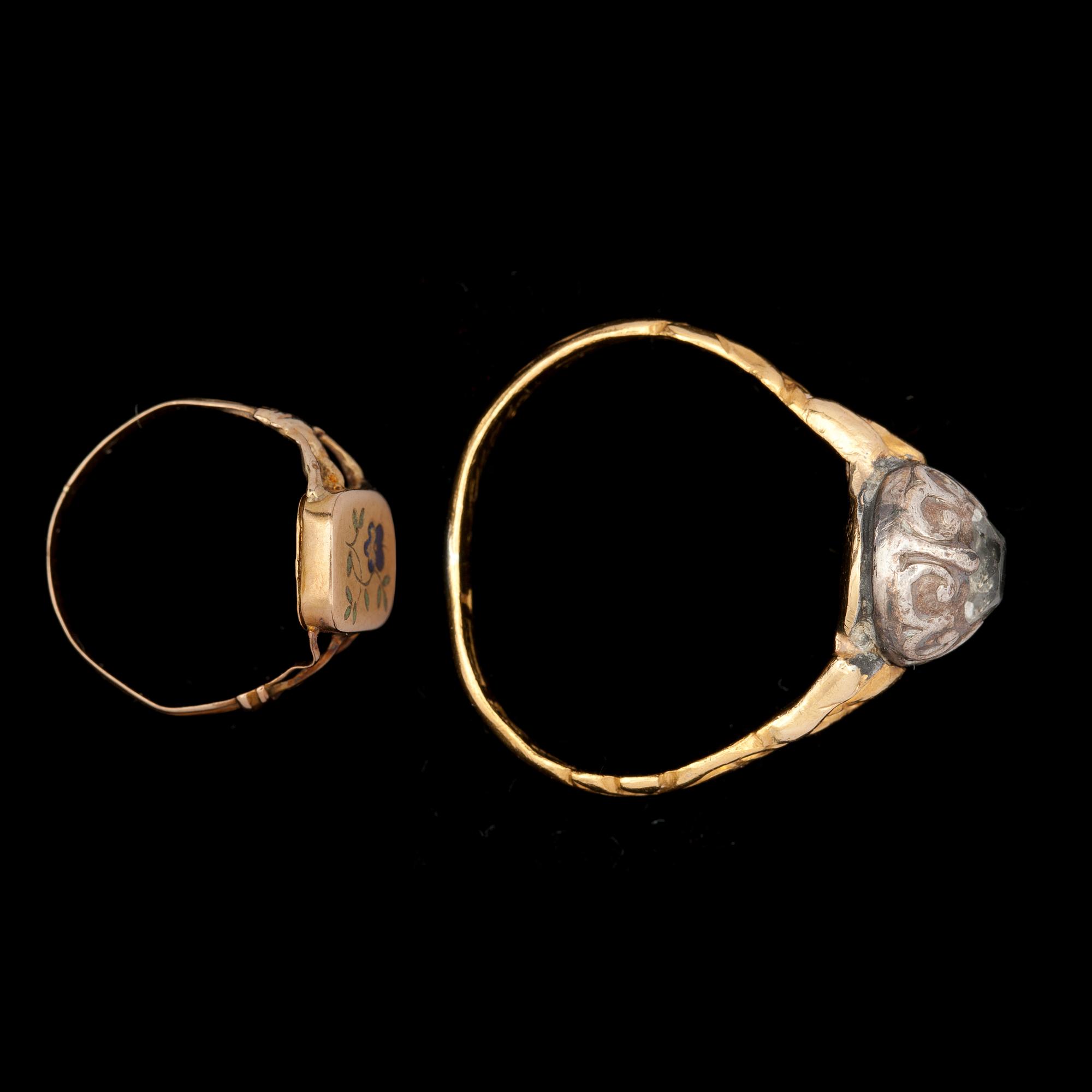 RINGAR, 2 st, 23K samt 18K guld. Tot vikt ca 6,7g.