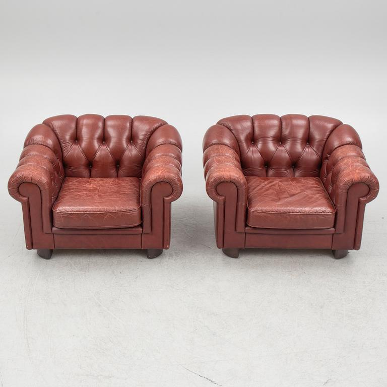 A sofa and a pair of armchairs, 'Chesterfield model', late 20th Century.