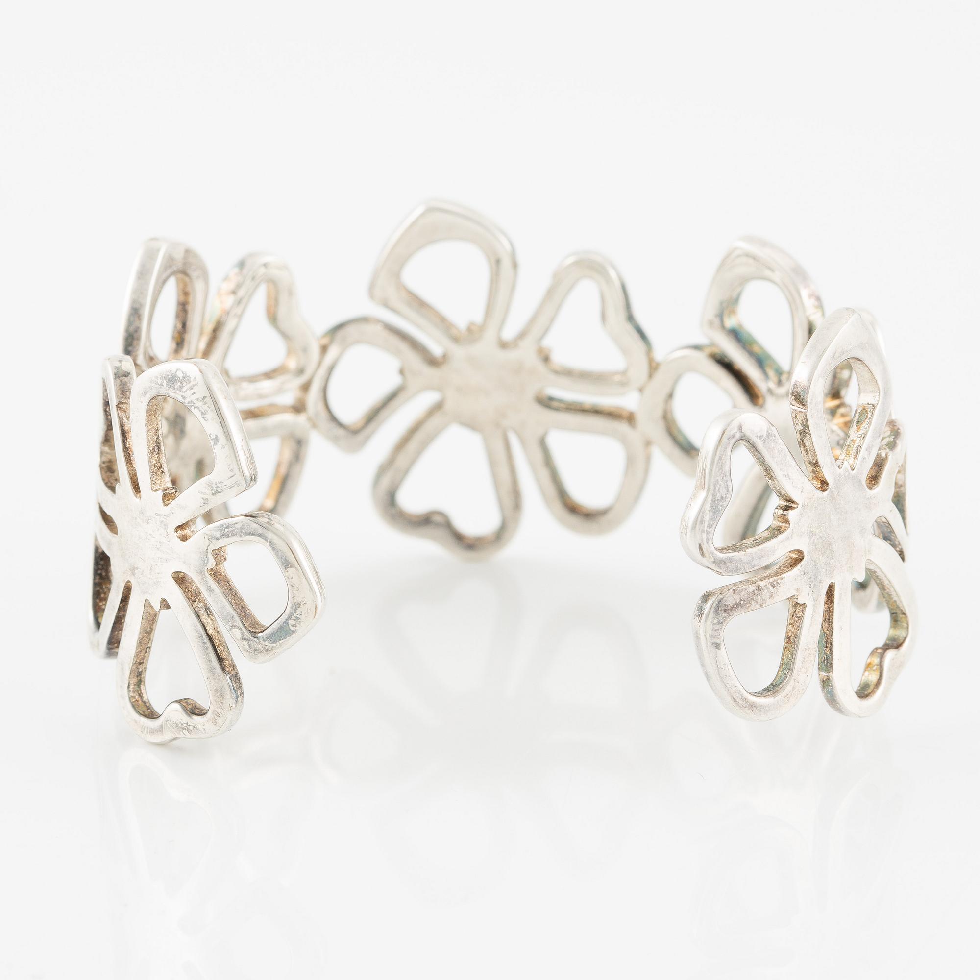 Tiffany & Co, Elsa Peretti, "Hibiscus" bangle, silver.
