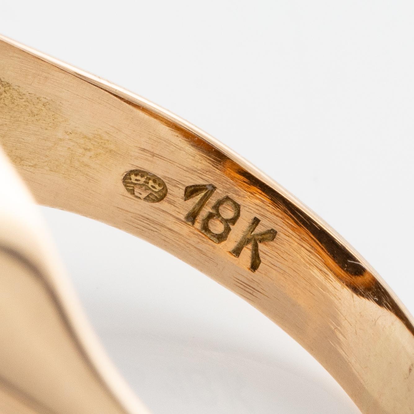 Ring, signet ring, 18K gold with onyx.