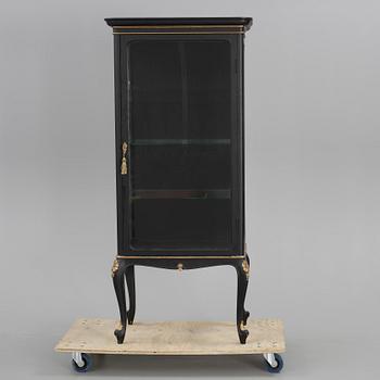 VITRINSKÅP, 1900-talets början.