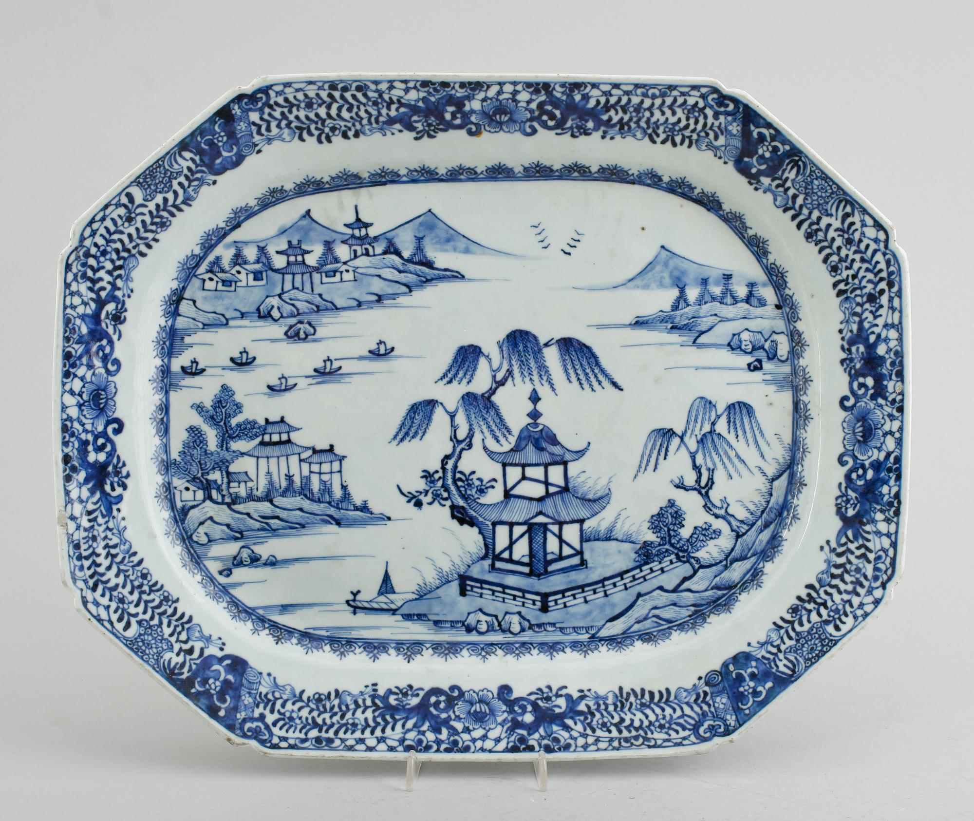 STEKFAT, porslin, Kina, Qianlong 1736-1795.
