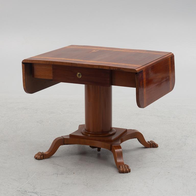Table with folding leaves, Empire style, 19th century.