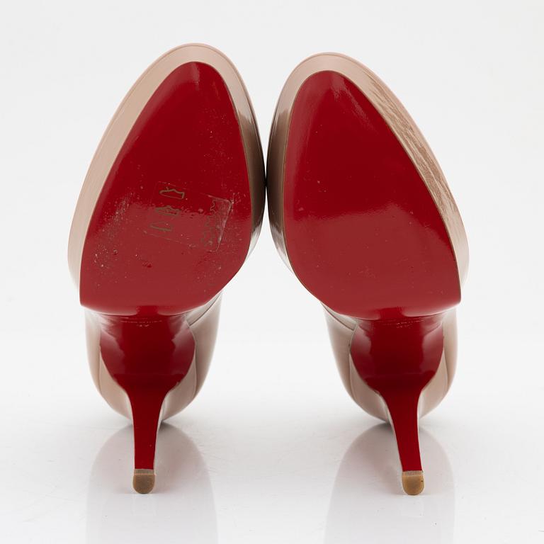 Christian Louboutin, a pair of patent leather pumps, size 37.