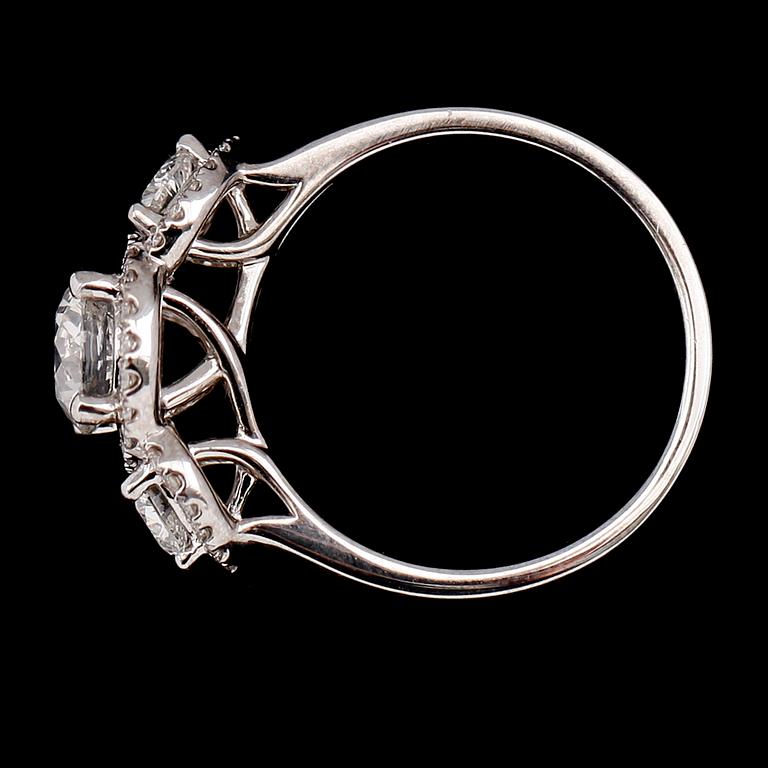 RING, 18 k vitguld, briljantslipade diamanter tot 1.61 ct.