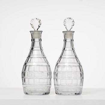 KARAFFER, ett par, glas, 1800-tal.
