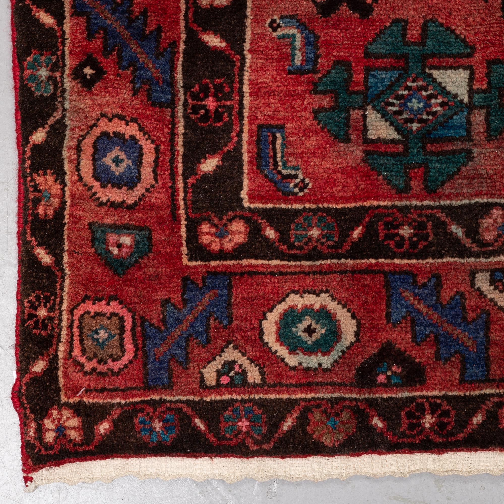 Matta, Hamadan, ca 270 x 130 cm.