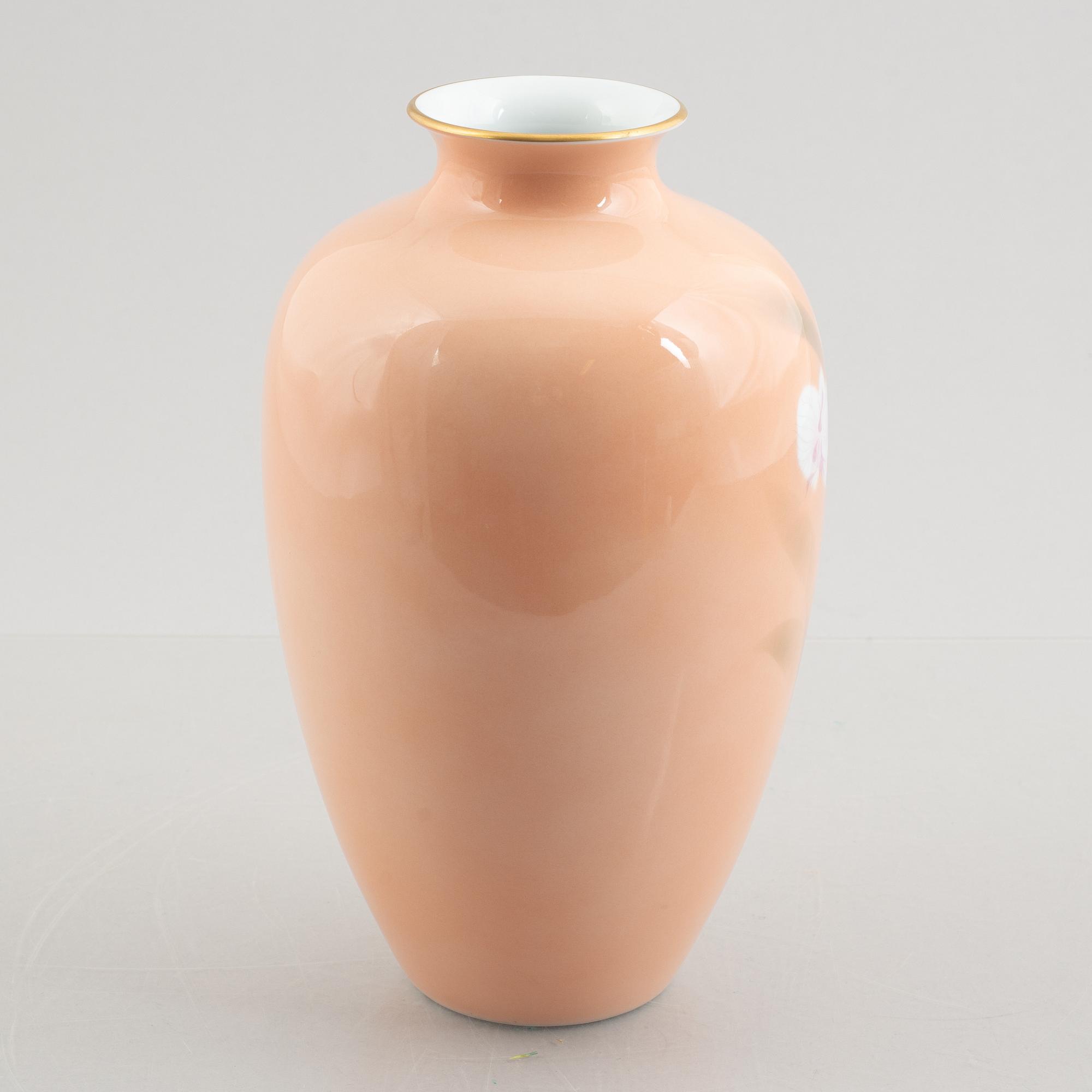 A porcelain vase, Fukagawa Porcelain Manufacturing Company, Japan, second half of the 20th century.