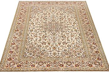 A Kashan carpet, c. 295 x 197 cm .