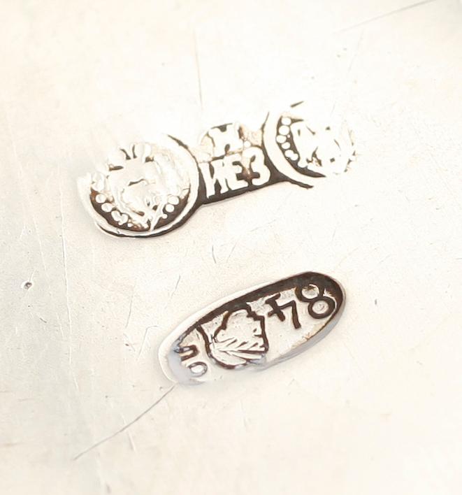 BÄGARE, 5 st, silver, Ryssland, 1800-tal samt PUNCHMUGGAR, 4 st, sv stämplar 1967. Total vikt ca 284 g.