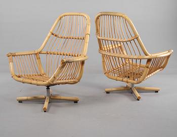 KORGMÖBELGRUPP, 3 delar, 1900-talets andra hälft.