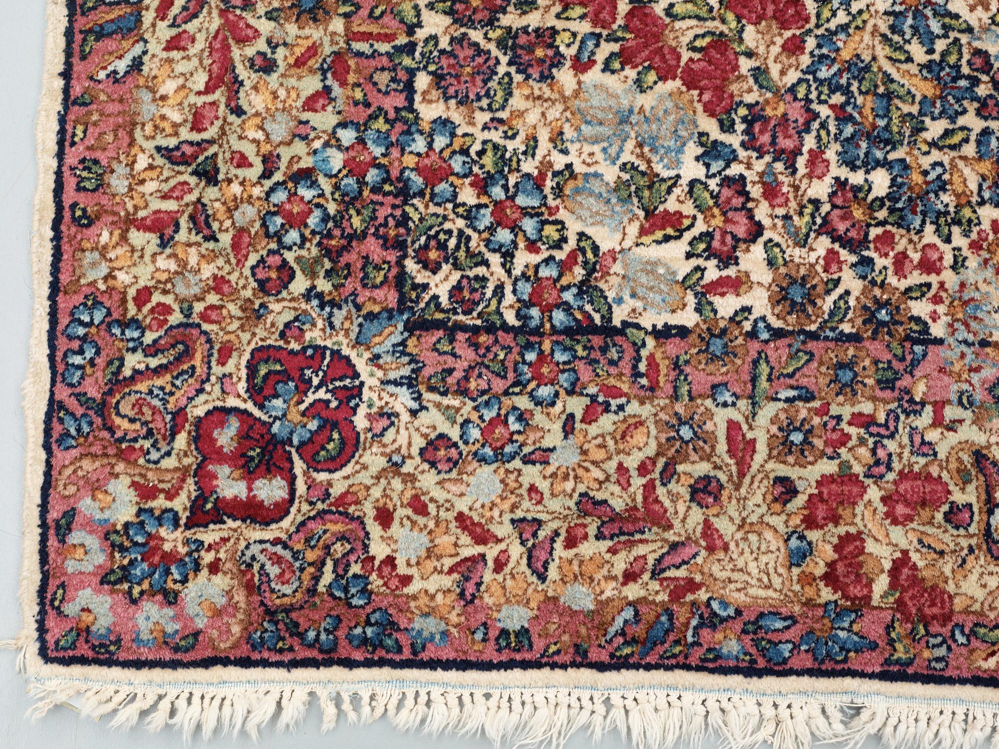SEMIANTIK KIRMAN. 210 x 122 cm.