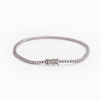 Tennisarmband, 18K vitguld och briljantslipade diamanter.