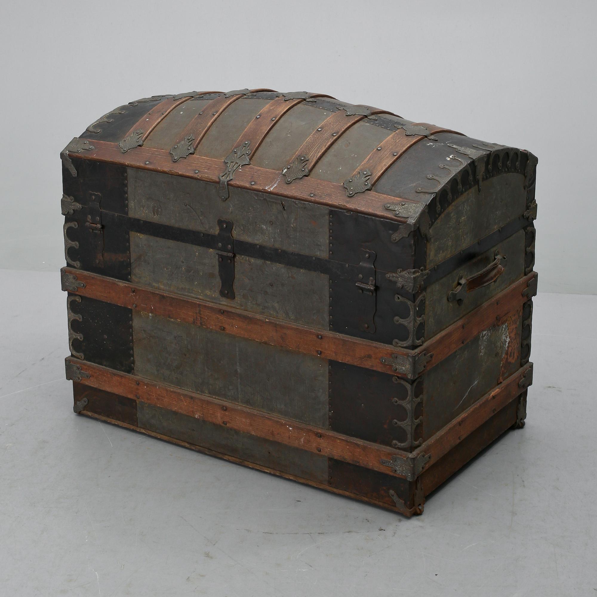 KOFFERT, 1900-talets första hälft.