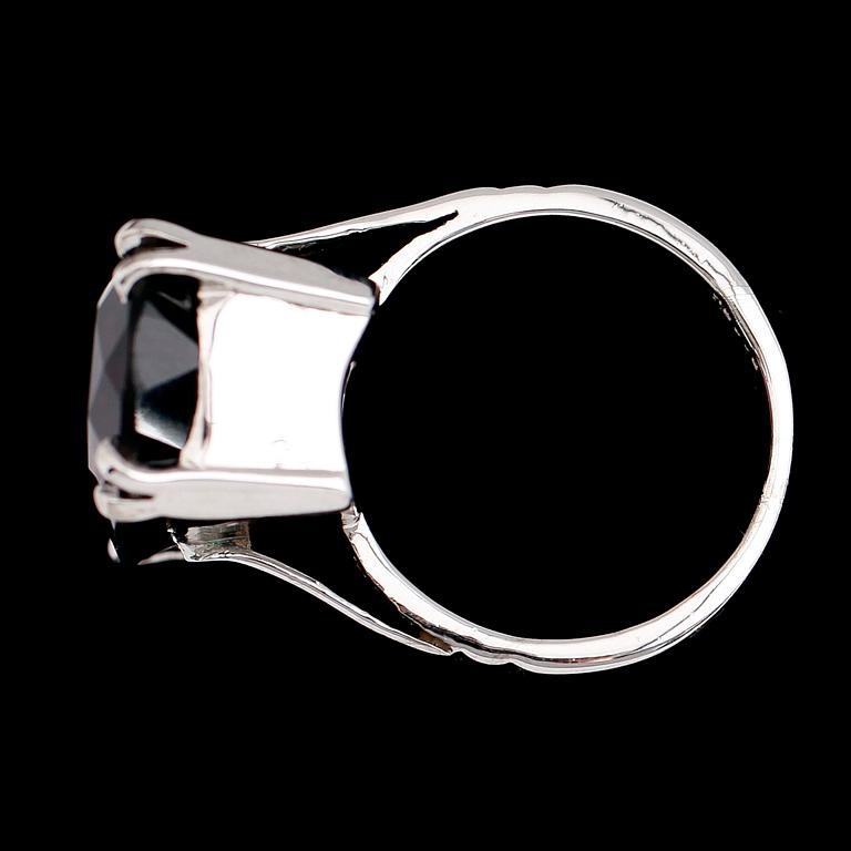 RING, silver, med ametist.