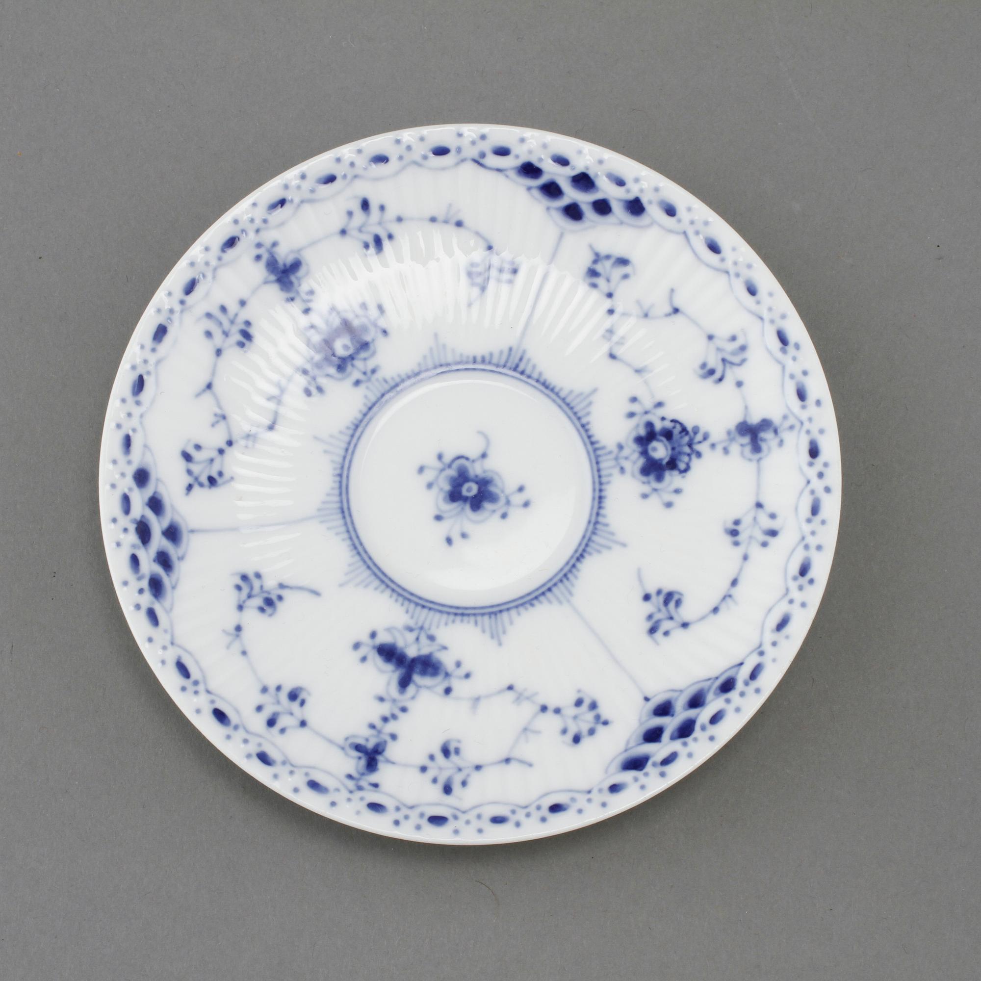 SERVISDELAR, 27 st, porslin, "Musselmalet", Royal Copenhagen, Danmark, 1900-talets andra hälft.