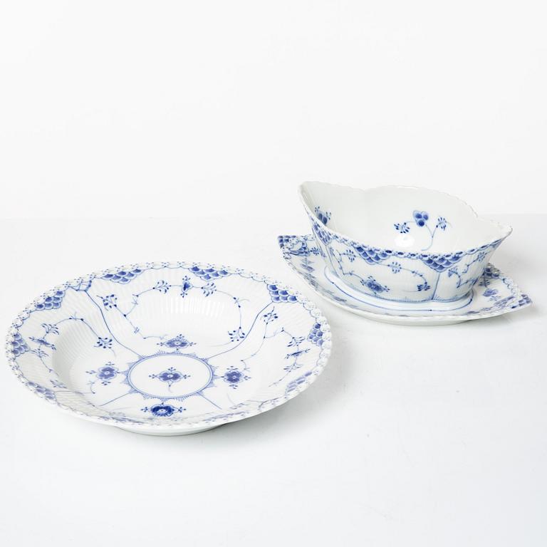 Mat- och kaffeservis, 65 delar, porslin, "Musselmalet", Royal Copenhagen, Danmark.