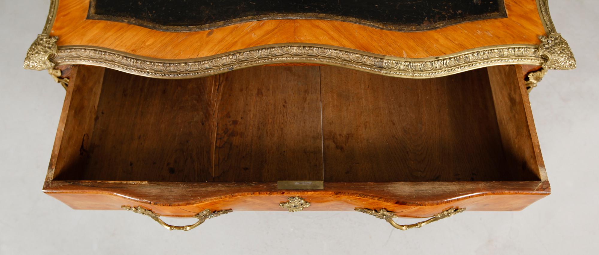 DAMSKRIVBORD, rokokostil, 1800-talets andra hälft.