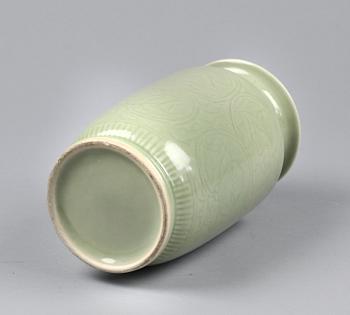 VAS, porslin. Kina, 1900-tal.