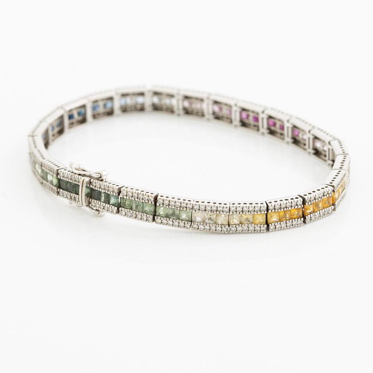 Bracelet 18K white gold with sapphires and round brilliant-cut diamonds.