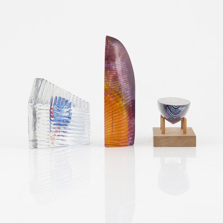 Bertil Vallien, a group of three glass sculptures, Kosta Boda.