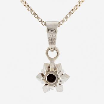 Necklace 18K white gold with brilliant-cut diamond.