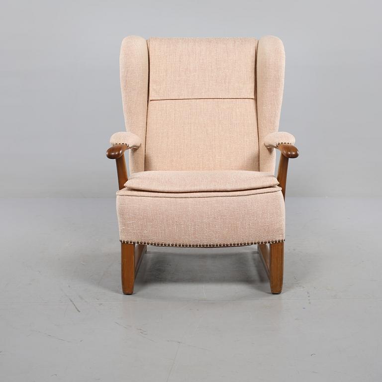 ÖRONLAPPSFÅTÖLJ, 1900-talets andra hälft.