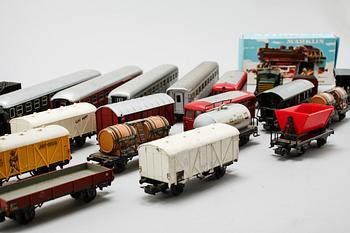 PARTI MODELLTÅG, 29 delar, huvudsakligen Märklin, Tyskland, 1900-talets andra hälft.