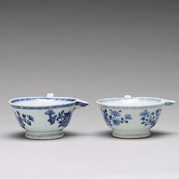 A pair of blue and white sauce boats, Qing dynasty, Qianlong (1736-95).