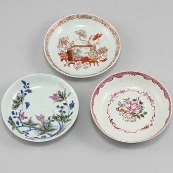 KOPPAR, 6 st samt UNDERFAT, 3 st, porslin Kina, 1700-tal.