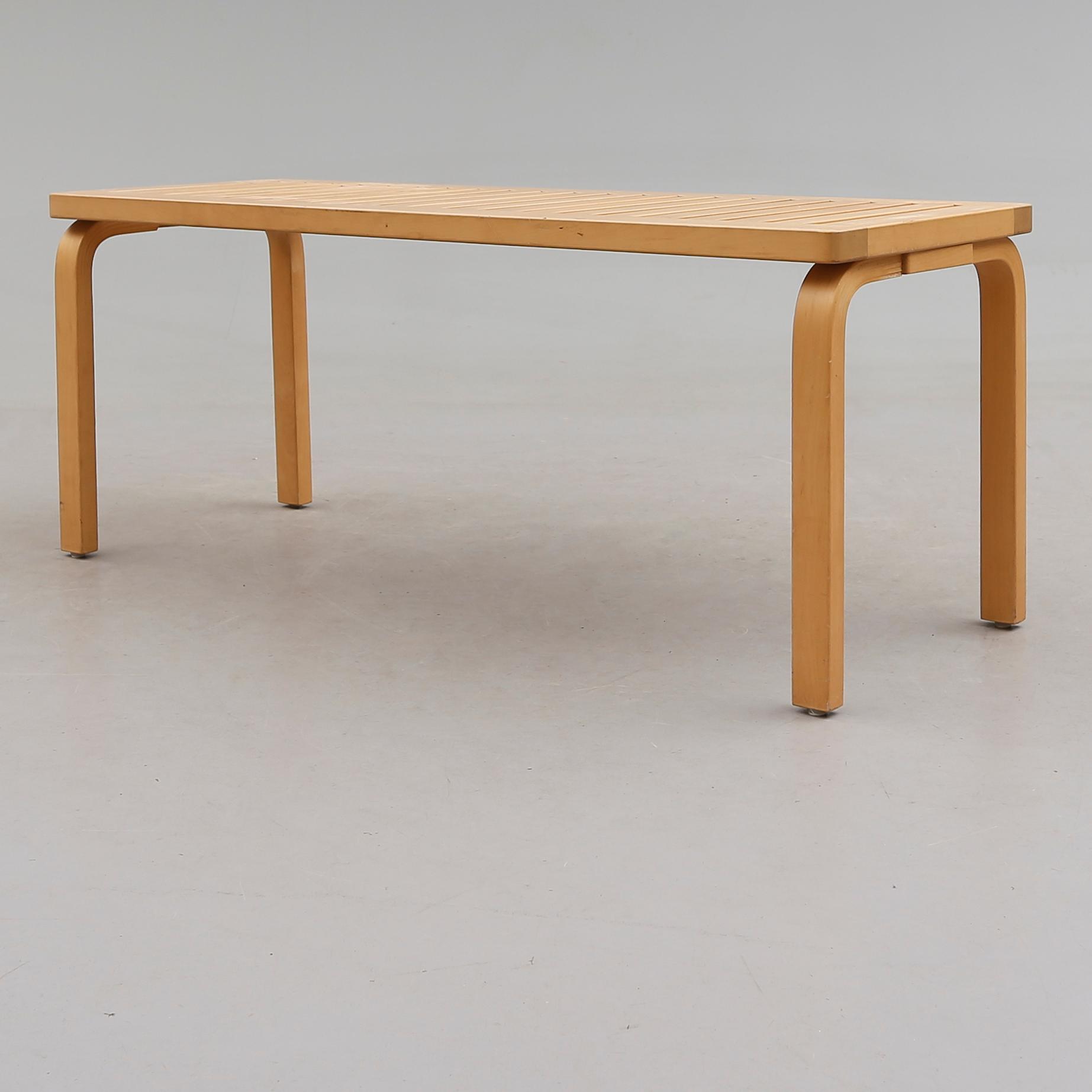 BÄNK, modell 153A, Alvar Aalto, Artek, 1900-talets andra hälft.