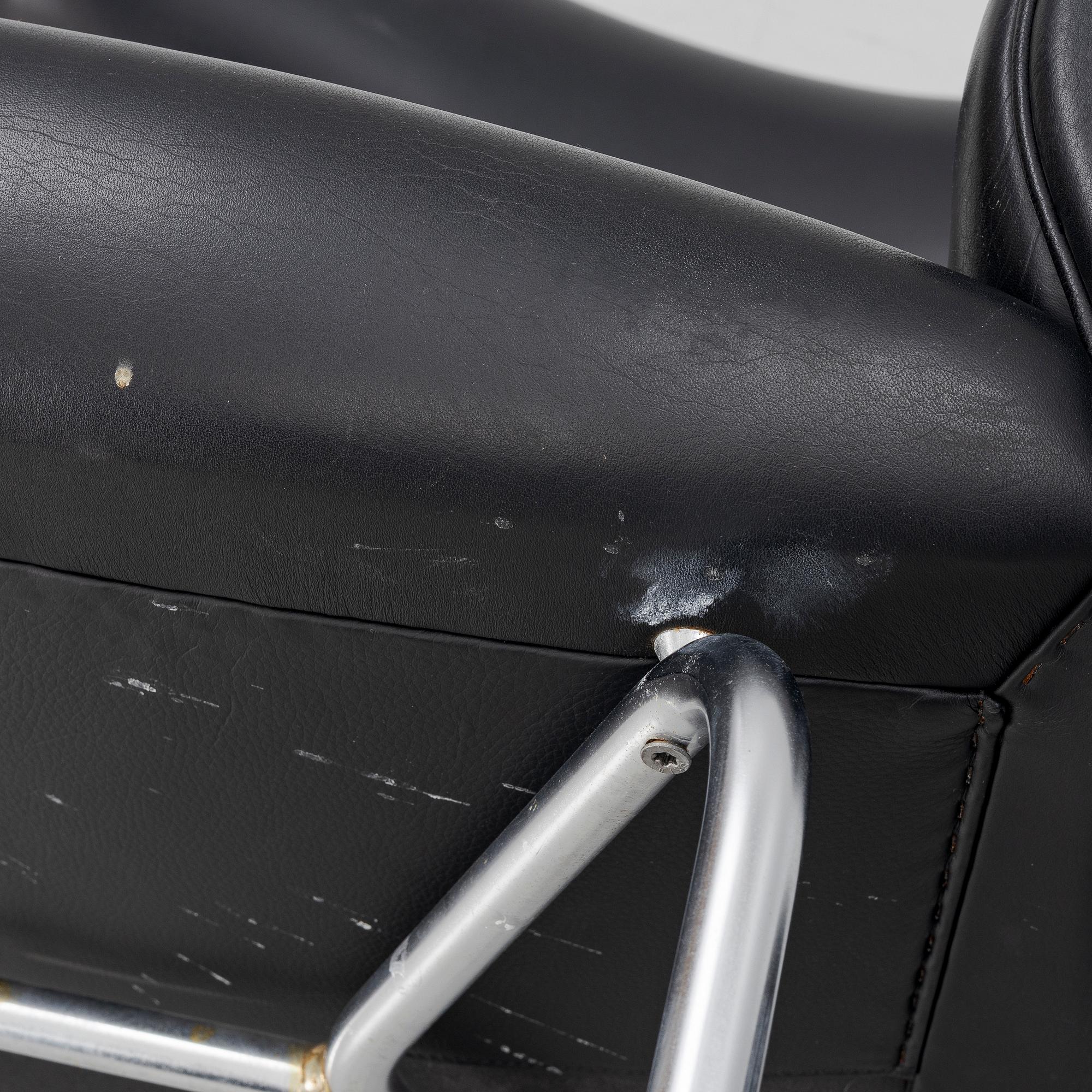 Hans J. Wegner, fåtölj med fotpall, "Ox Chair", EJ-100, Erik Jørgensen Møbelfabrik A/S, Svendborg, Danmark.