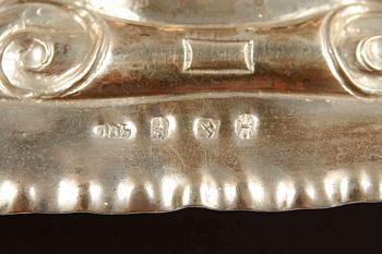 PRESENTERFAT, silver 800/1000 utländska stämplar. Barockstil.