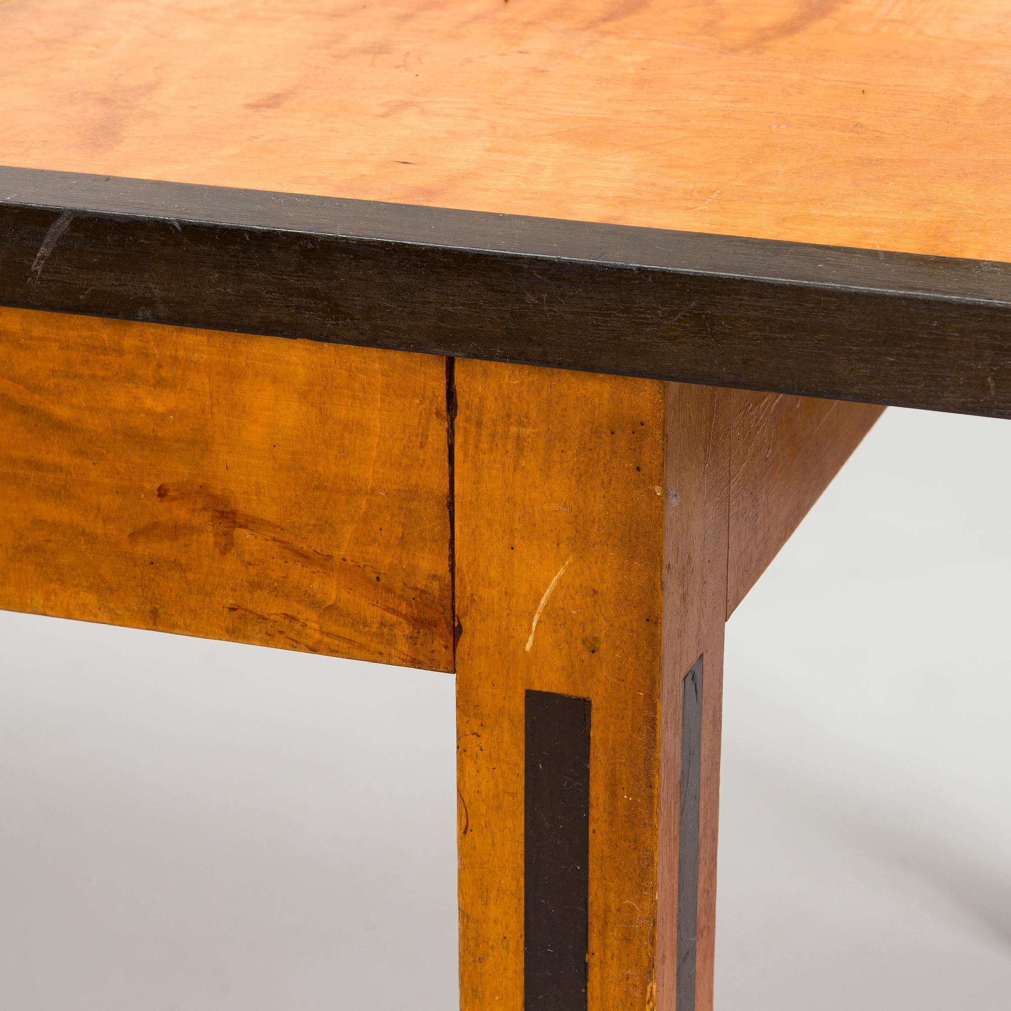 A 1920s/30s century dining table and set of 6 + 2 chairs.
