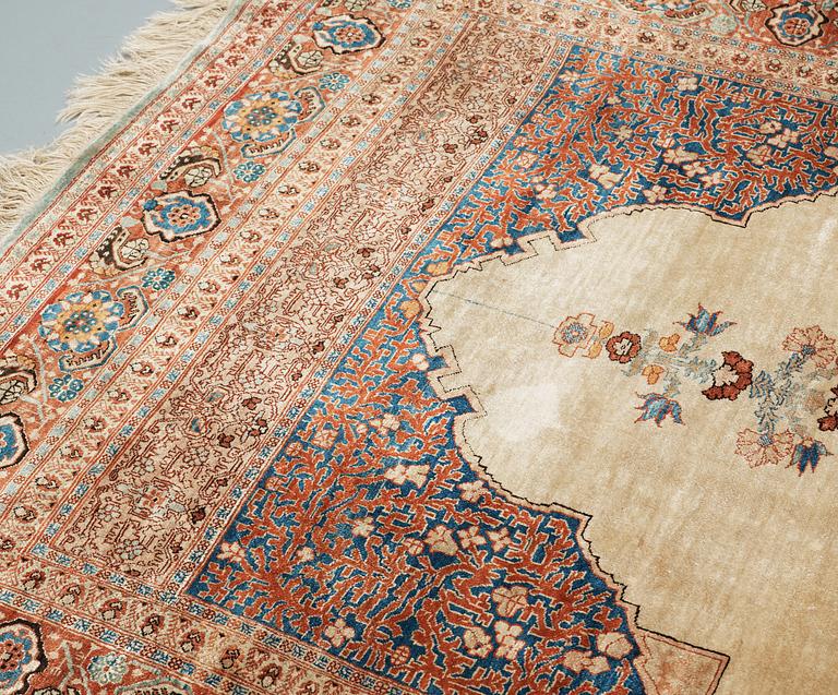 ANTIQUE SILKE TABRIZ.